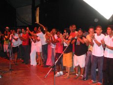 Palco com Participantes