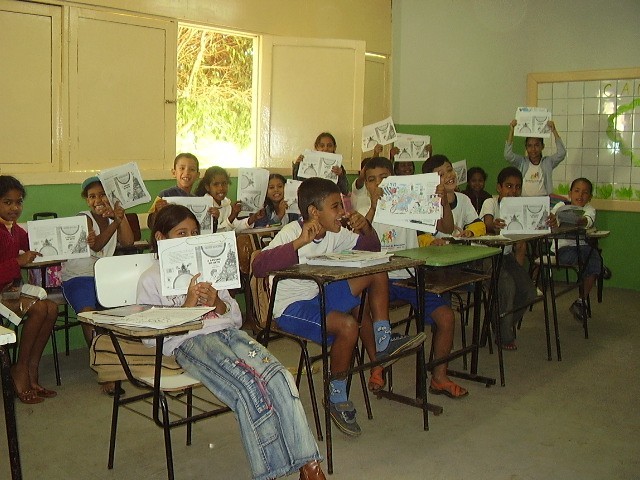 meninos na sala de aula